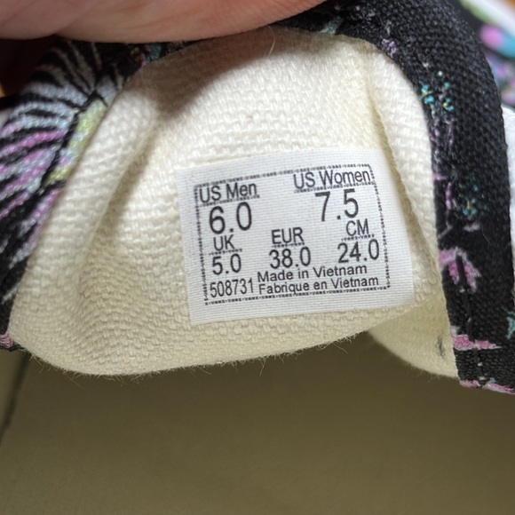 *NWOT* VANS Era Paradise Floral Sneaker - Picture 16 of 16